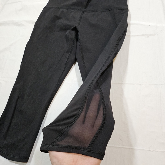 EUC 💎 Lululemon Train Times Crop (17") (Black) - Picture 11 of 13